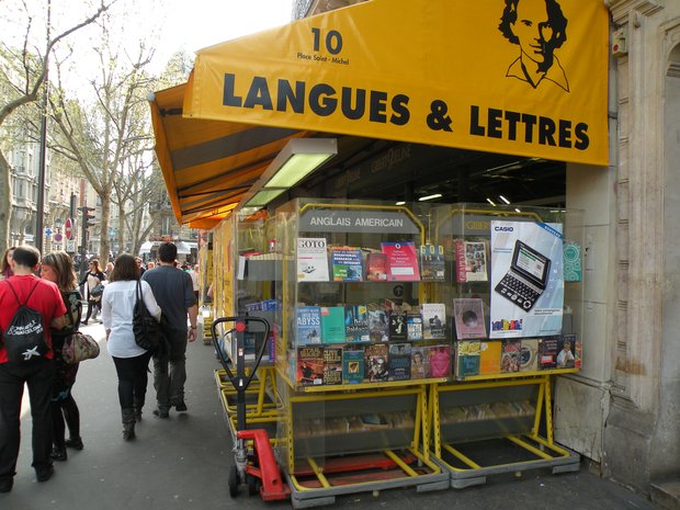  Librairie Gibert, 10 place Saint-Michel